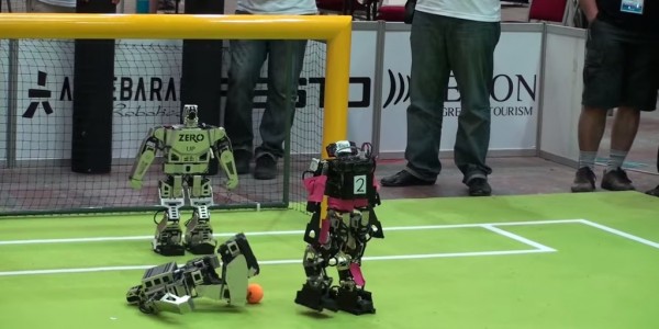 Los robots son muy malos jugando al fútbol #robots